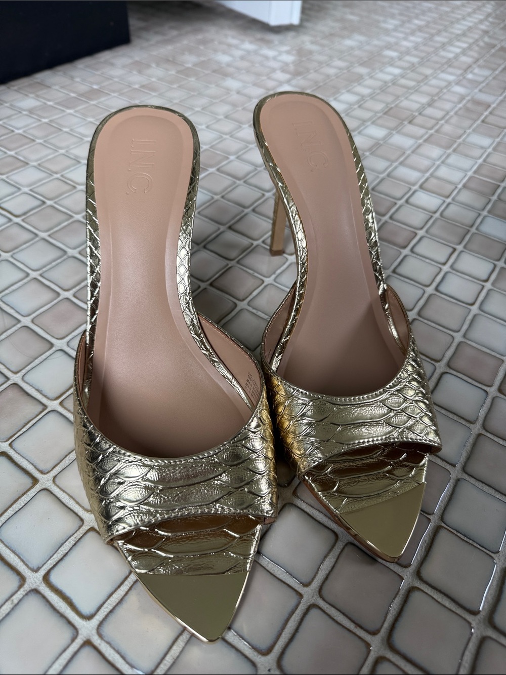 BRAND NEW INC International Concepts Metallic Gold Pointed-Toe Mules